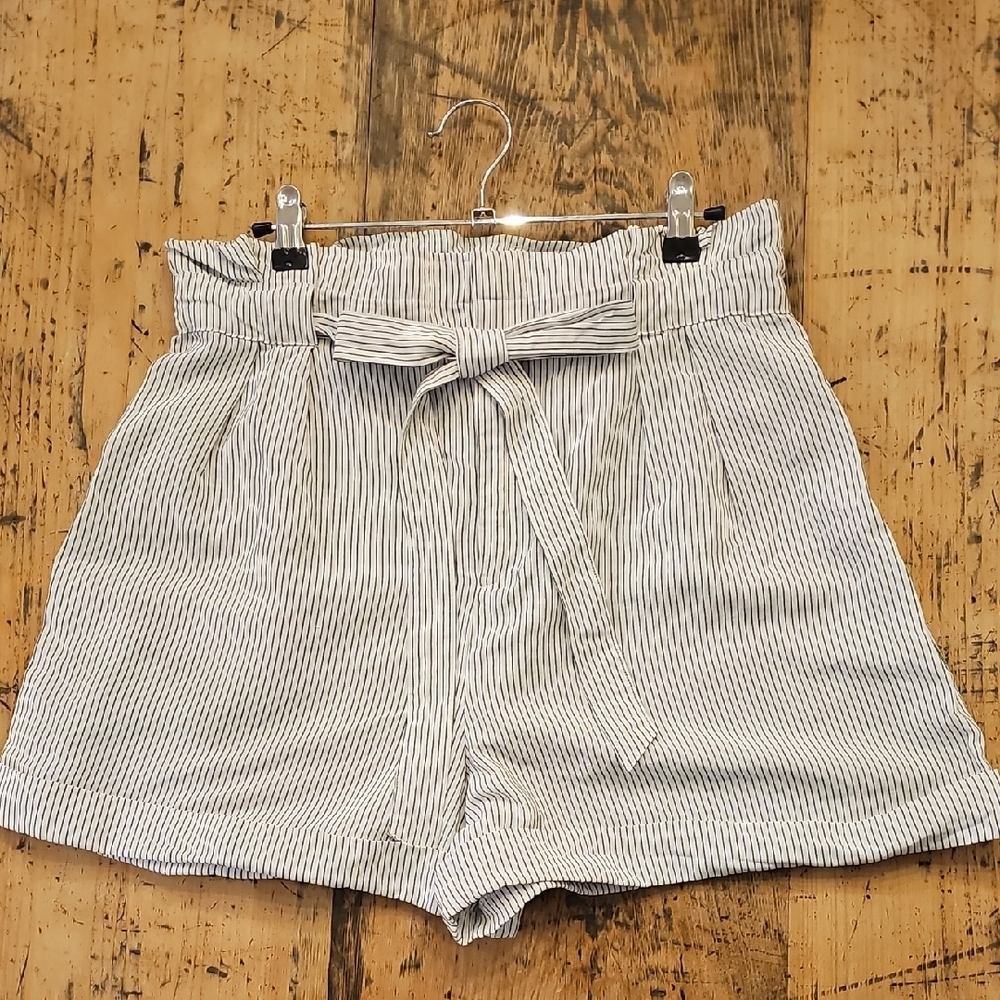 CLUB MONACO Pinstripe Paperbag Shorts Size 10